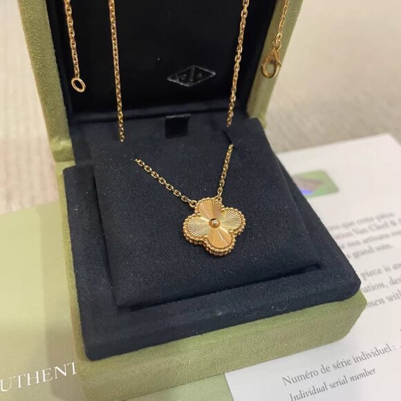 Van Cleef & Arpels Necklace - Picture 2 of 5